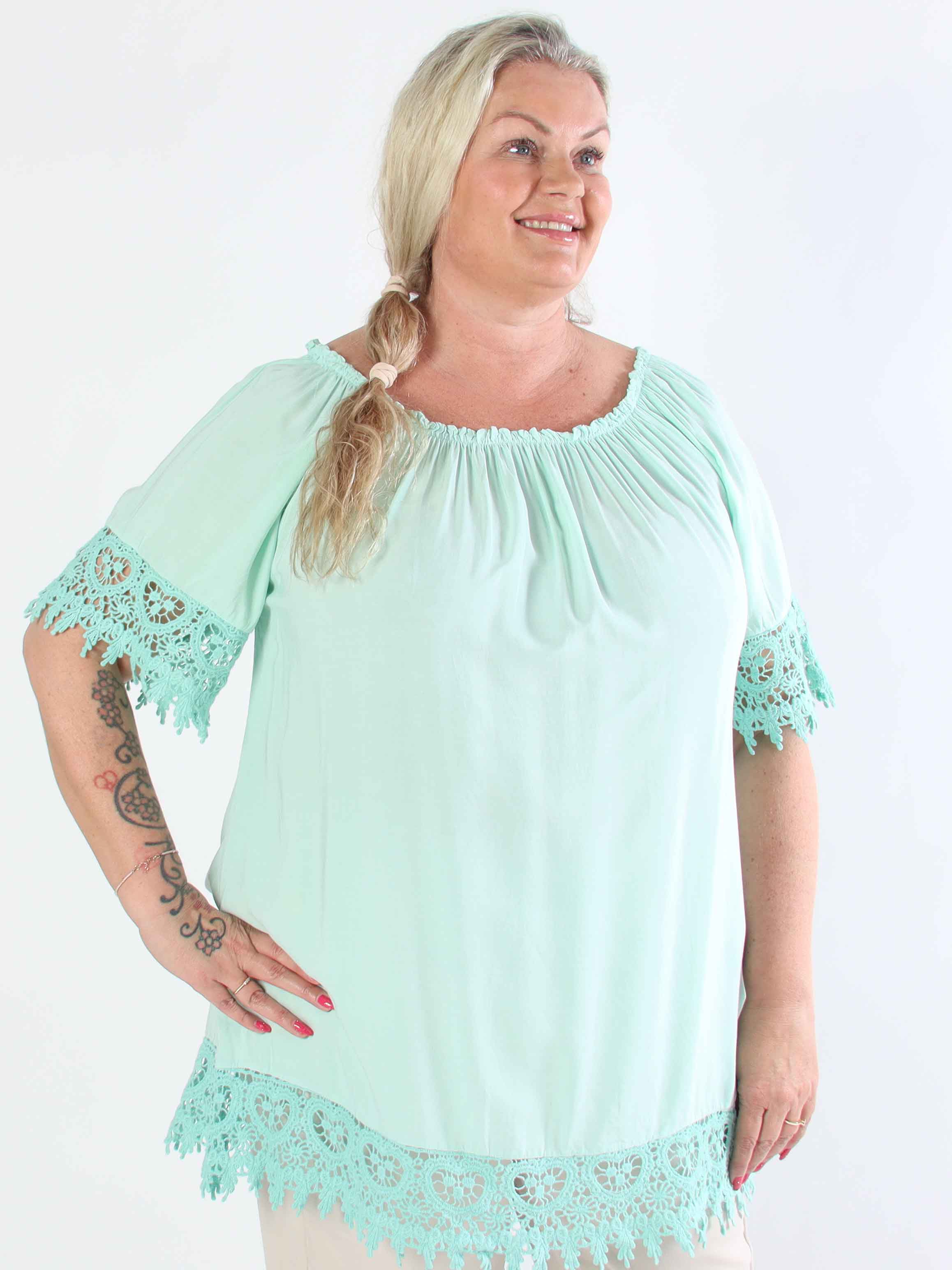 Carnelia - Plus size tunikakjole i viskose med broderet kanter